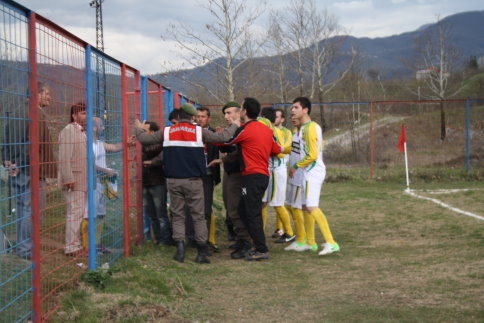 Akyazı Derbisi Yarıda Kaldı 