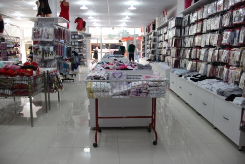 Rengarenk İç Giyim Mağazası Açılıyor