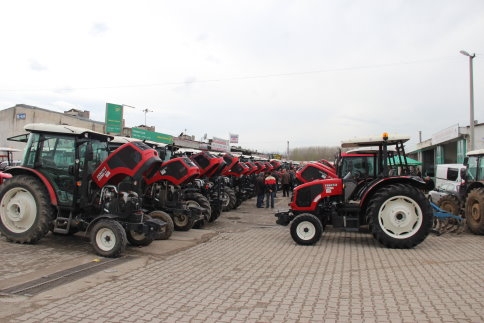 Teknik İş ERKUNT Traktör’den Müşterilerine Ücretsiz Servis