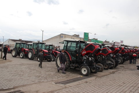 Teknik İş ERKUNT Traktör’den Müşterilerine Ücretsiz Servis