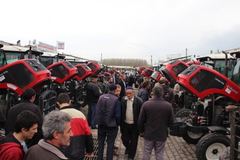 Teknik İş ERKUNT Traktör’den Müşterilerine Ücretsiz Servis