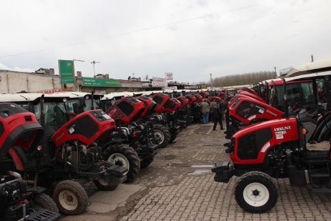 Teknik İş ERKUNT Traktör’den Müşterilerine Ücretsiz Servis
