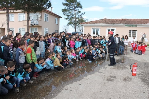 Yangın Tatbikatında Öğrenciler Pencereden Tahliye Edildi