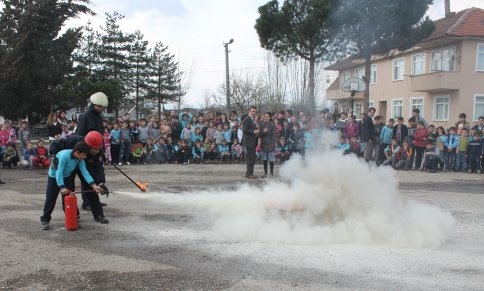 Yangın Tatbikatında Öğrenciler Pencereden Tahliye Edildi
