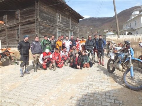 Motokrosçular Dağlarda Antrenman Yapıyor