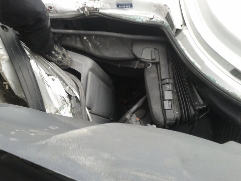 Devrilen Tır’ın içerisinde Sıkıştı