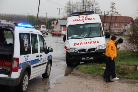 Ambulans Kaza Yaptı