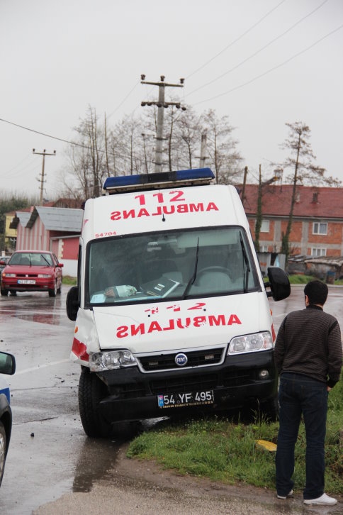 Ambulans Kaza Yaptı