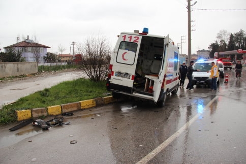 Ambulans Kaza Yaptı
