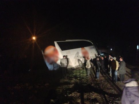 Koca Otobüs Şaha Kalktı