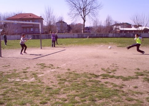 Kızlar Futbol Turnuvası Başladı