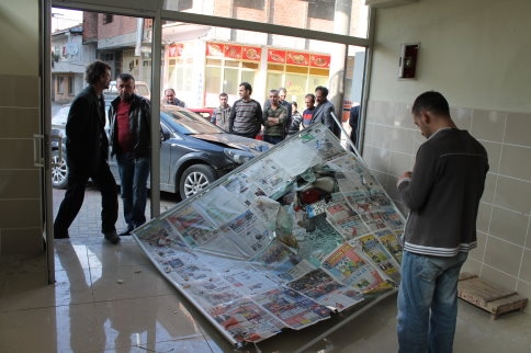 Kaldırımdaki Yayalara Çarptı