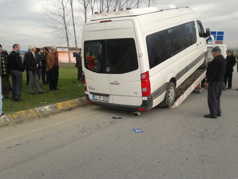 İki Öğrenci Servisi Çarpıştı