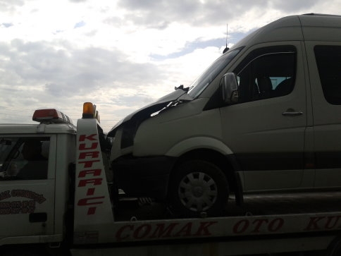 İki Öğrenci Servisi Çarpıştı