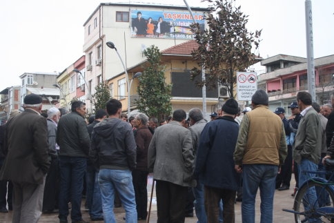 Pankarta Zabıta Müdahalesi