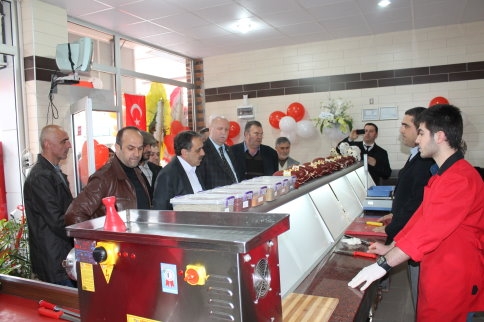 Meydan Et Ve Tavuk Market Törenle Açıldı