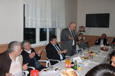 İki Aile Barış Yemeğinde Bir Araya Geldi