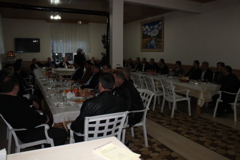 İki Aile Barış Yemeğinde Bir Araya Geldi