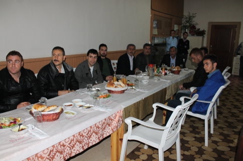 İki Aile Barış Yemeğinde Bir Araya Geldi