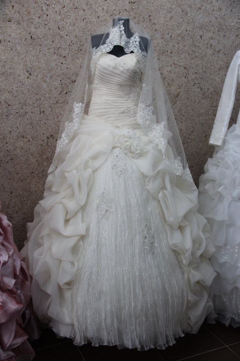 Gelinlik Penteks-Ekru Gelinlik’ten Alınır