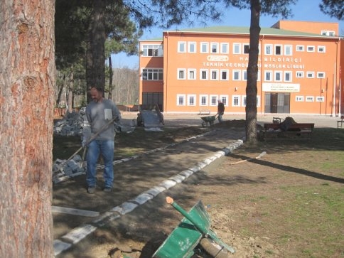 Kuzulukta Okul Belediye El Ele