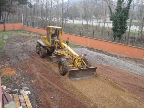 Kuzulukta Okul Belediye El Ele