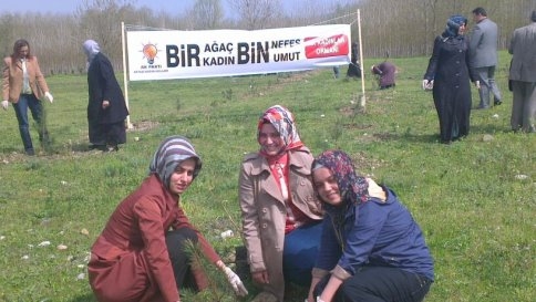 Ak Kadınlar Fidan Dikti