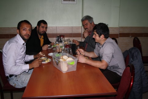 İmam’dan Namaza Gelen Gençlere Jest