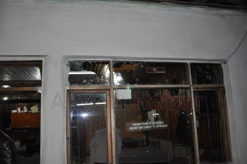 Akyazı'da kahvehaneye ateş açıldı