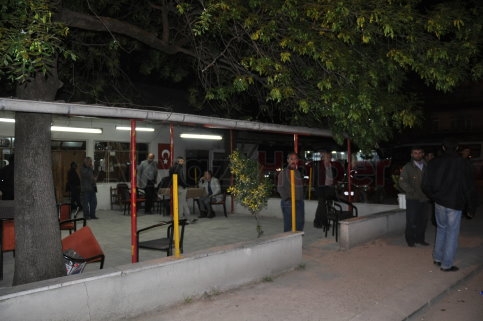 Akyazı'da kahvehaneye ateş açıldı