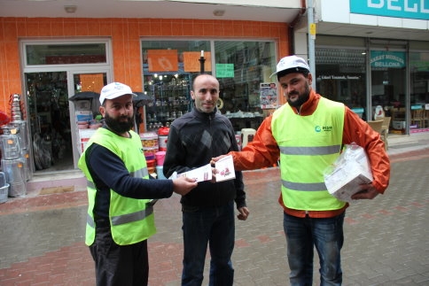 Akyazı’da Beşir Derneği Kitap Dağıttı