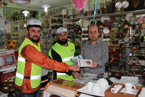 Akyazı’da Beşir Derneği Kitap Dağıttı