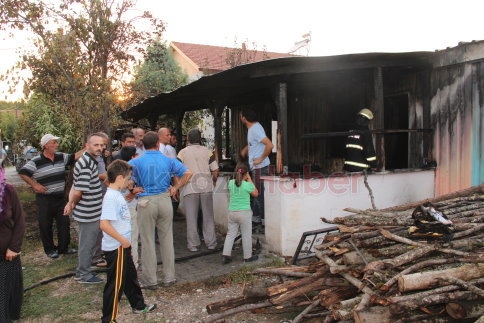 Prefabrik Ev Kül Oldu