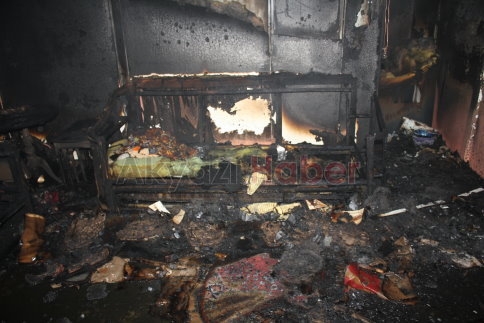 Prefabrik Ev Kül Oldu