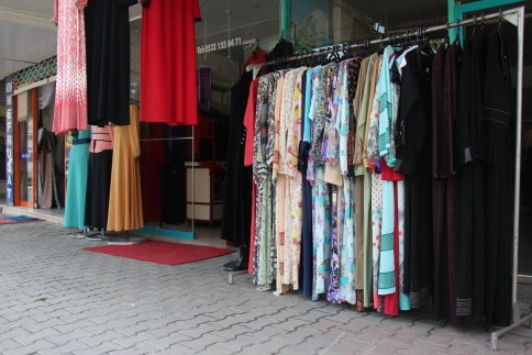 Feracenin Öncüsü Moda BEYZENUR tesettür giyim Akyazı'da