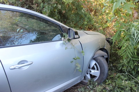 Otomobil Şarampole Uçtu