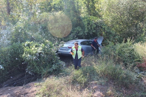 Otomobil Şarampole Uçtu