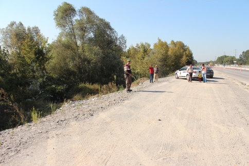 Otomobil Şarampole Uçtu