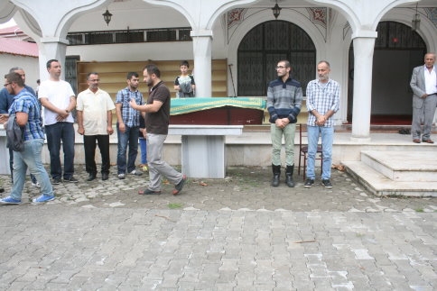 Minik Cemre gözyaşları arasında toprağa verildi