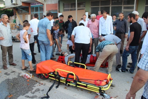 Motosiklet ile Bisiklet Çarpıştı 2 Yaralı 