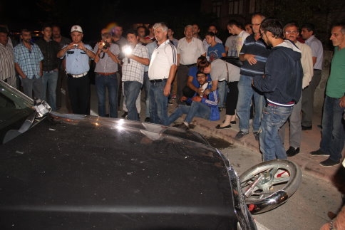 Küçük Kız Annesi İçin Ağladı