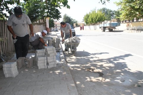 Akyazı Belediyesinden Kilitli Parke ve Dolgu Çalışması
