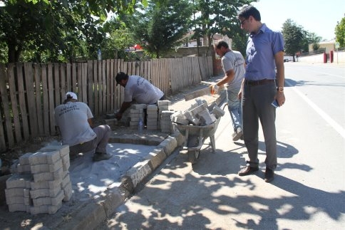 Akyazı Belediyesinden Kilitli Parke ve Dolgu Çalışması
