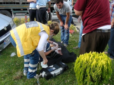 Kamyonetin iki kız kardeşe çarpıp öldürmesi kameralara böyle yansıdı
