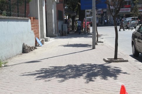 Akyazı Belediyesi Kilitli Parke Çalışmaları Devam Ediyor