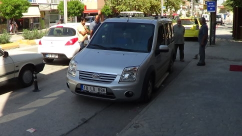 4 Lastiği Birden Patladı