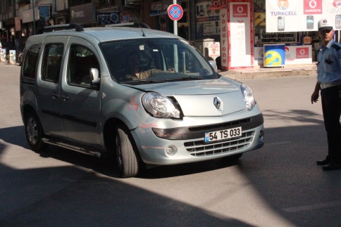 Hafif Ticari Araç Kamyonet ile çarpıştı