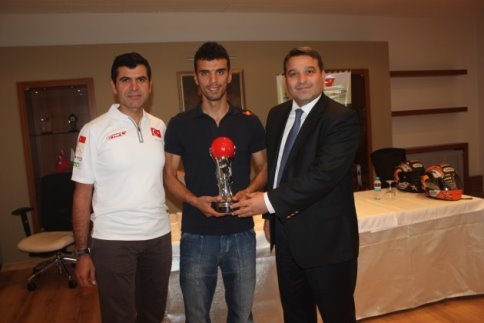 Sofuoğlu Yılın Sporcusu Ödülünü Aldı