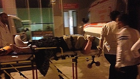 Karapürçek'te Cemiyete Giden Yayaların Arasına Araba Daldı