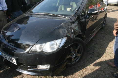 At Seyircilerin Arasında Daldı 3 Yaralı